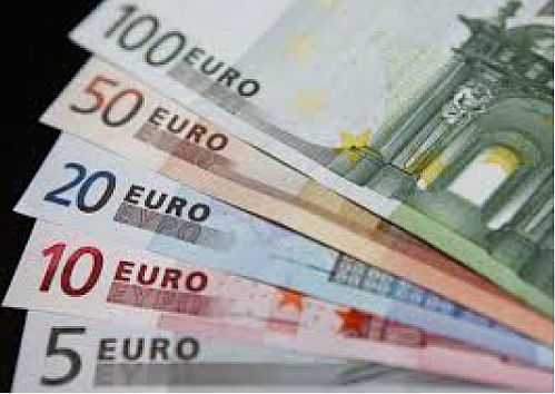  نرخ رسمی یورو و پوند کاهش یافت